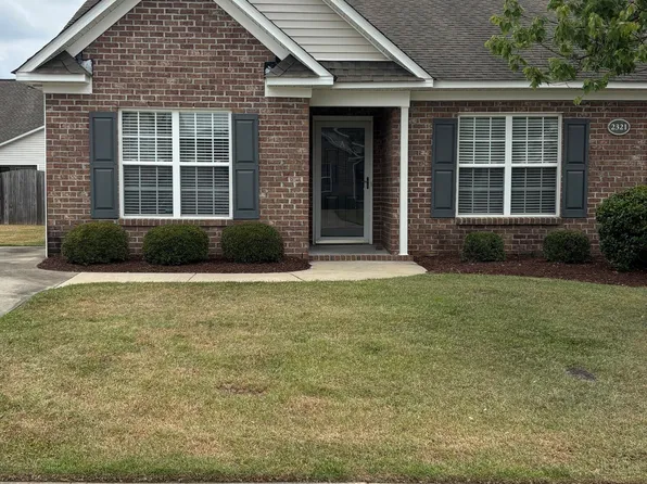 2321 Saddleback Dr #A, Winterville, NC 28590