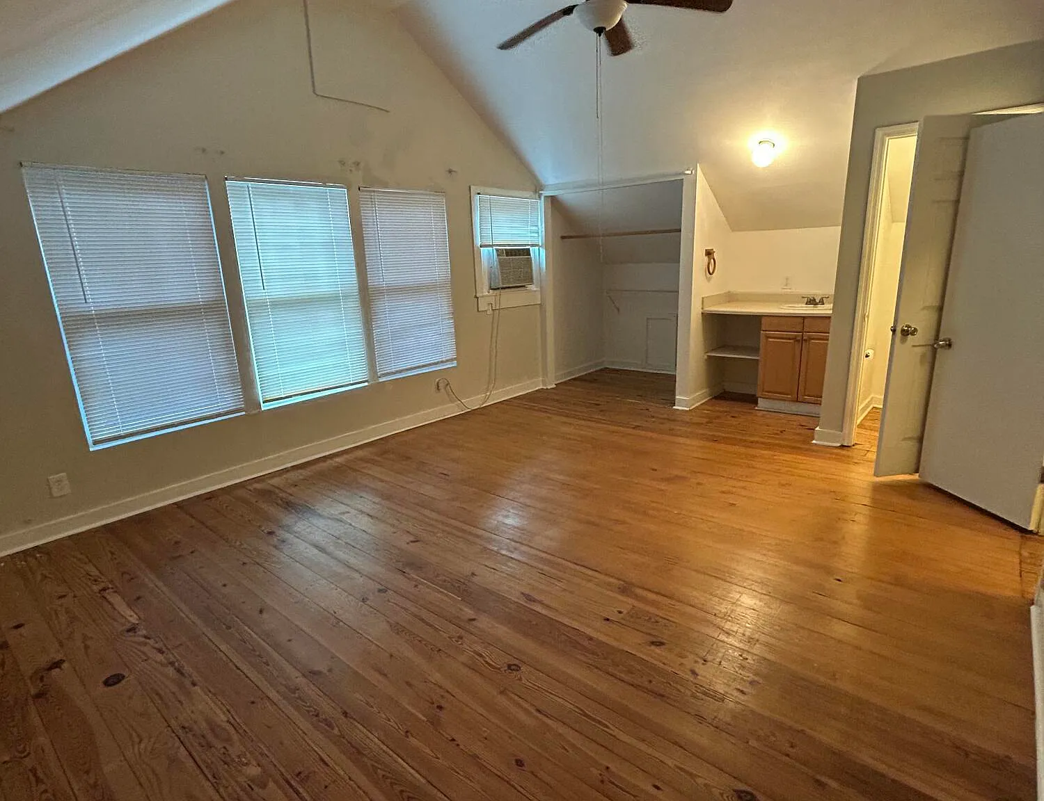2 bed, 1.5 bath, 1000 sqft, $2,000 — Photo 1