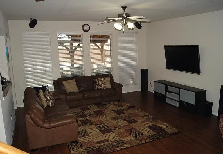 332 Kansas Trl — Photo 4