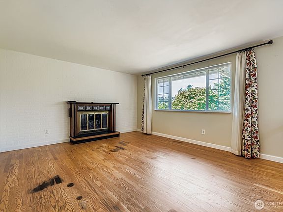 5th image of 12432 103rd Avenue NE