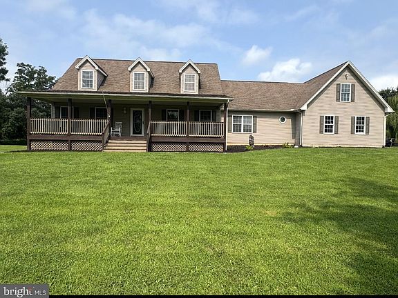 3rd image of 3074 Oak Hill Rd