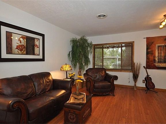3rd image of 926 Gardenia Dr