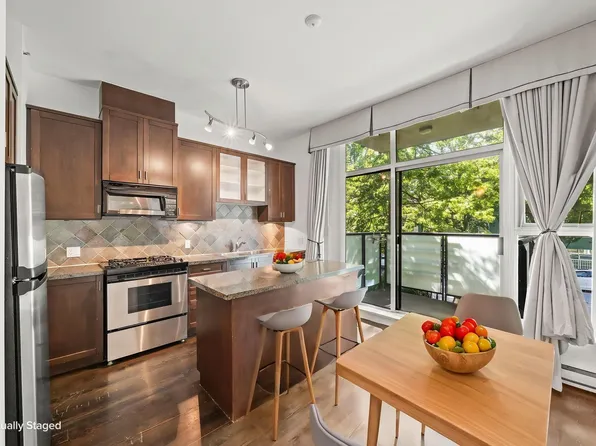 8988 Hudson St #205, Vancouver, BC V6P 6Z1