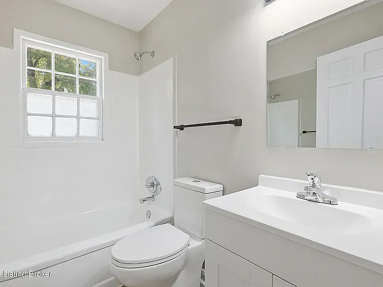 1019 W Indian Trl — Photo 8