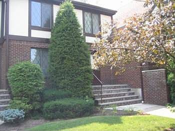2nd image of 104 Holiday Ln