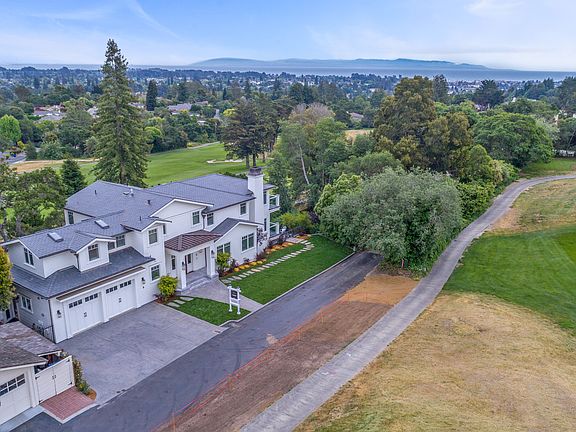 3rd image of 5 Bird Hill Ln