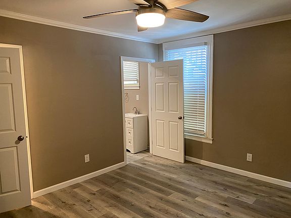5th image of 2101 10th St Unit E