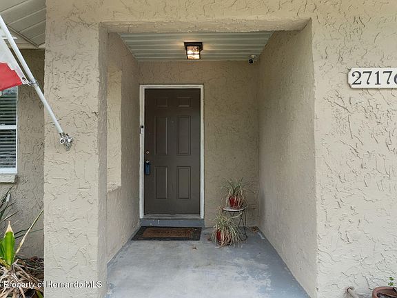 4th image of 27176 Wakefield Dr