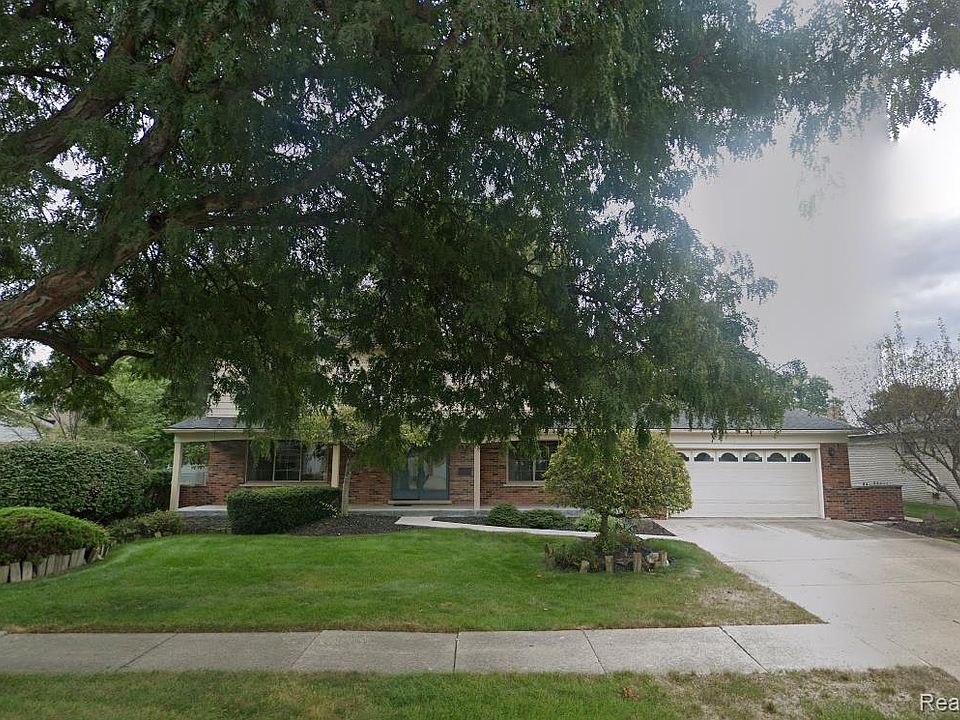 1st image of 32410 Newcastle Dr