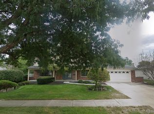 32410 Newcastle Dr, Warren, MI 48093