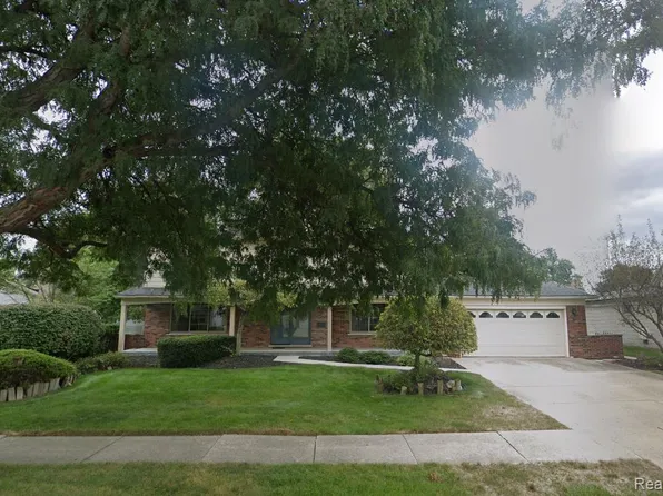 32410 Newcastle Dr, Warren, MI 48093