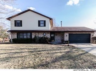 528 Crestwood Dr, Swansea, IL