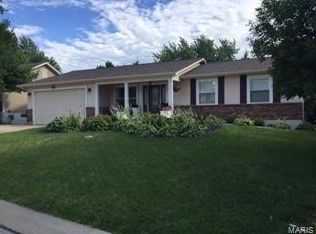 22 Suncrest Dr, Saint Peters, MO