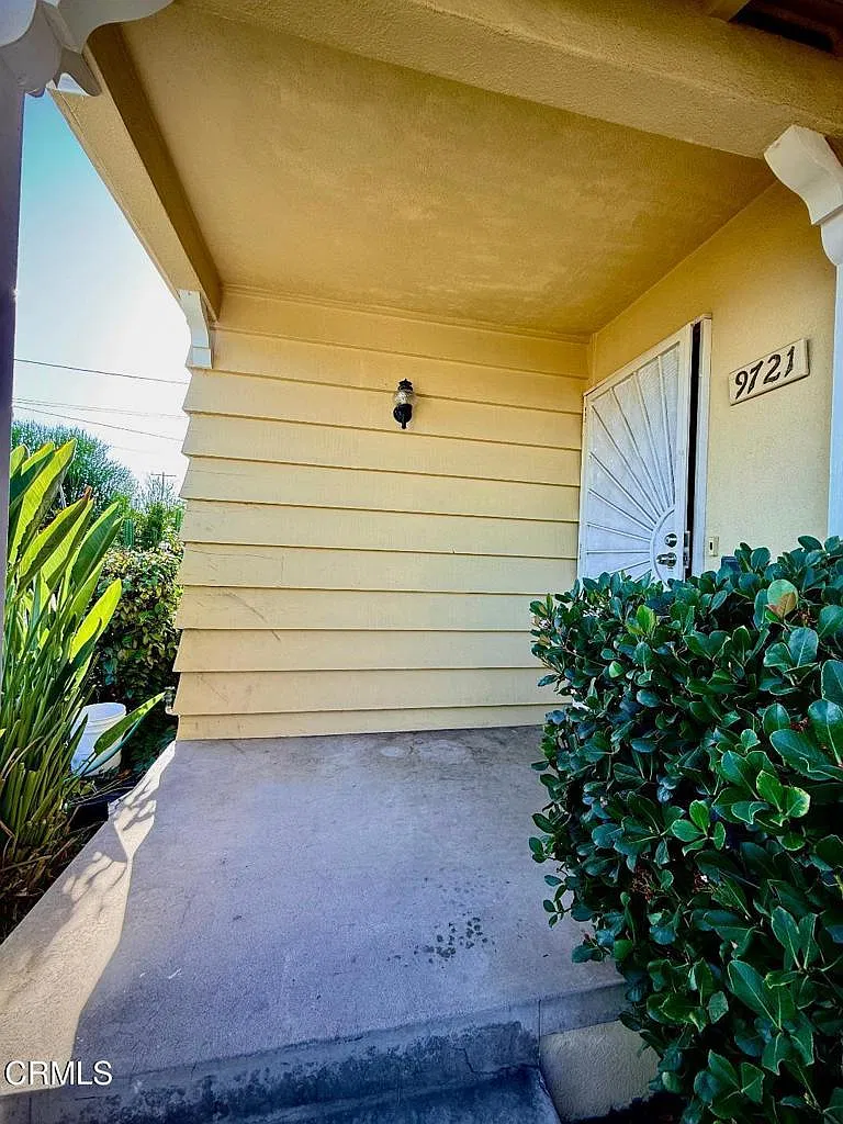 3 bed, 2.0 bath, 1476 sqft, $4,200 — Photo 3