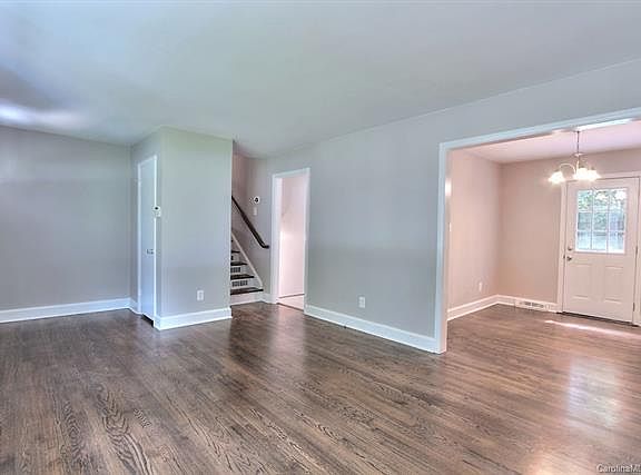 3rd image of 1915 Weststone Dr