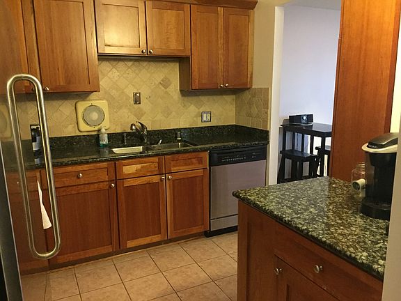 2nd image of 1250 N La Salle Dr APT 1012