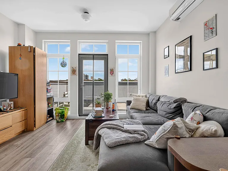 270 Sullivan Pl #7B — Photo 1