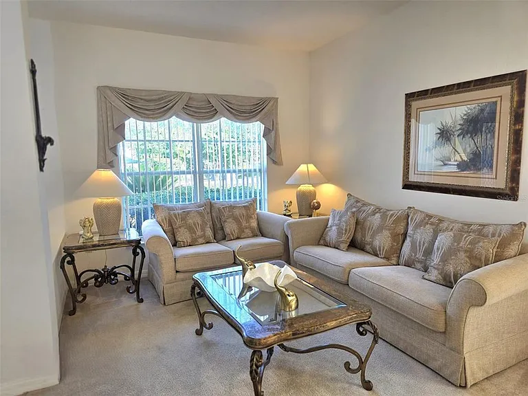 1027 Balmoral Dr — Photo 9