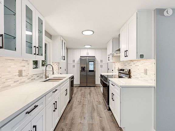 4th image of 1133 SE Harlow Pl