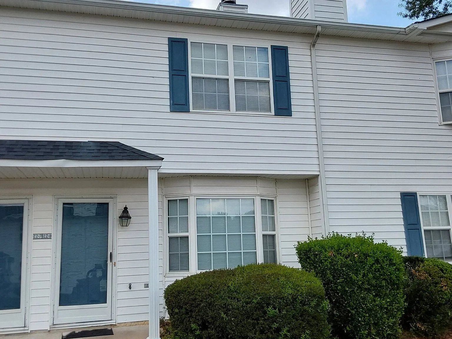 2 bed, 1.5 bath, 1041 sqft, $995 — Photo 2