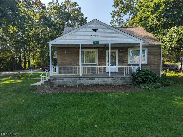 27 Colonial Dr, Youngstown, OH 44505