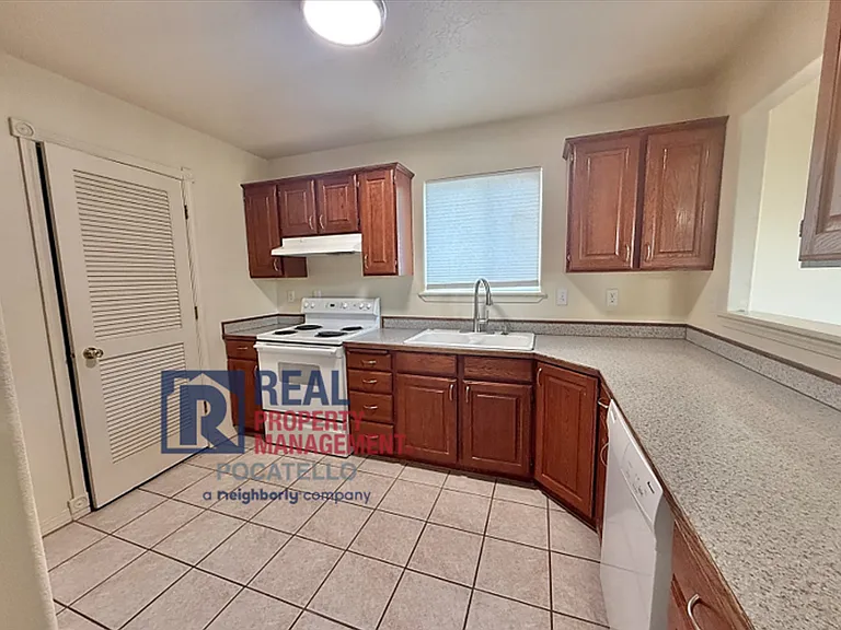4734 & 4736 Heidi Ct — Photo 4