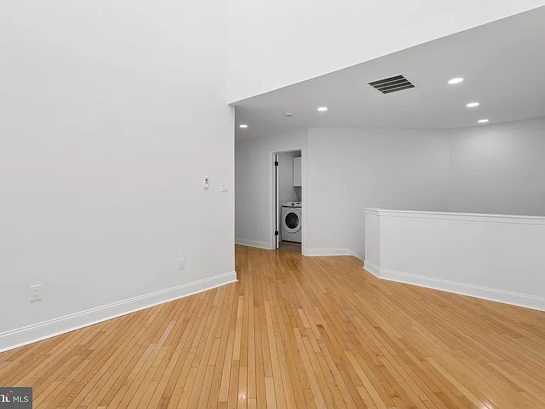 911 Chanticleer — Photo 24