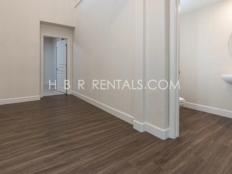 1496 Dairy Dr — Photo 14