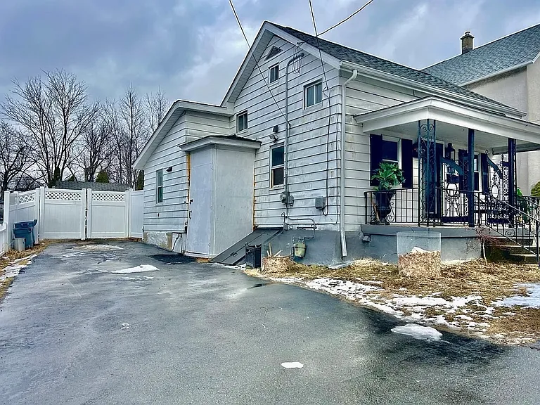 169 E Pine St — Photo 25