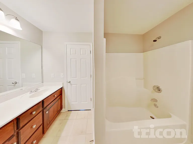 703 Maple Ct — Photo 8