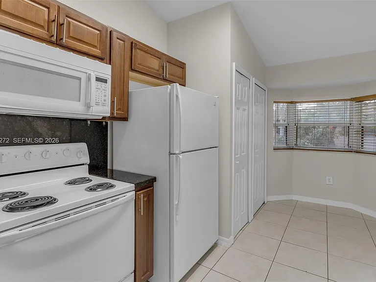 1241 SE 29th St #202-27 — Photo 8