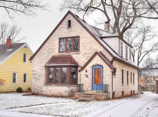 2365 N 82nd St, Wauwatosa, WI 53213