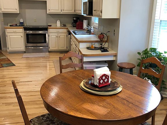2nd image of 3010 Regenwood Dr