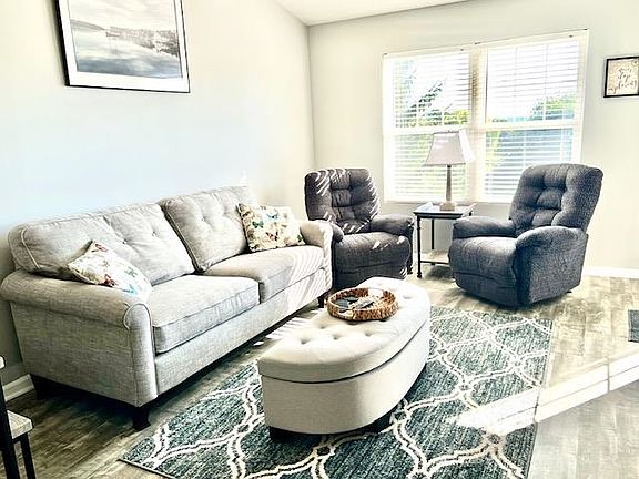 5th image of 13615 Stover Ct APT 6