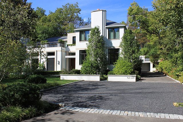 1st image of 704 Park Ln