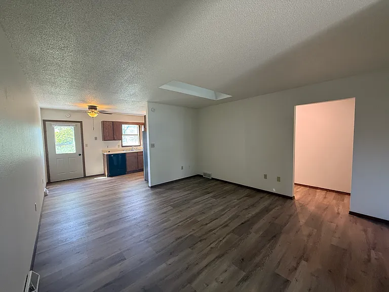 1012 Castlewood Dr — Photo 4