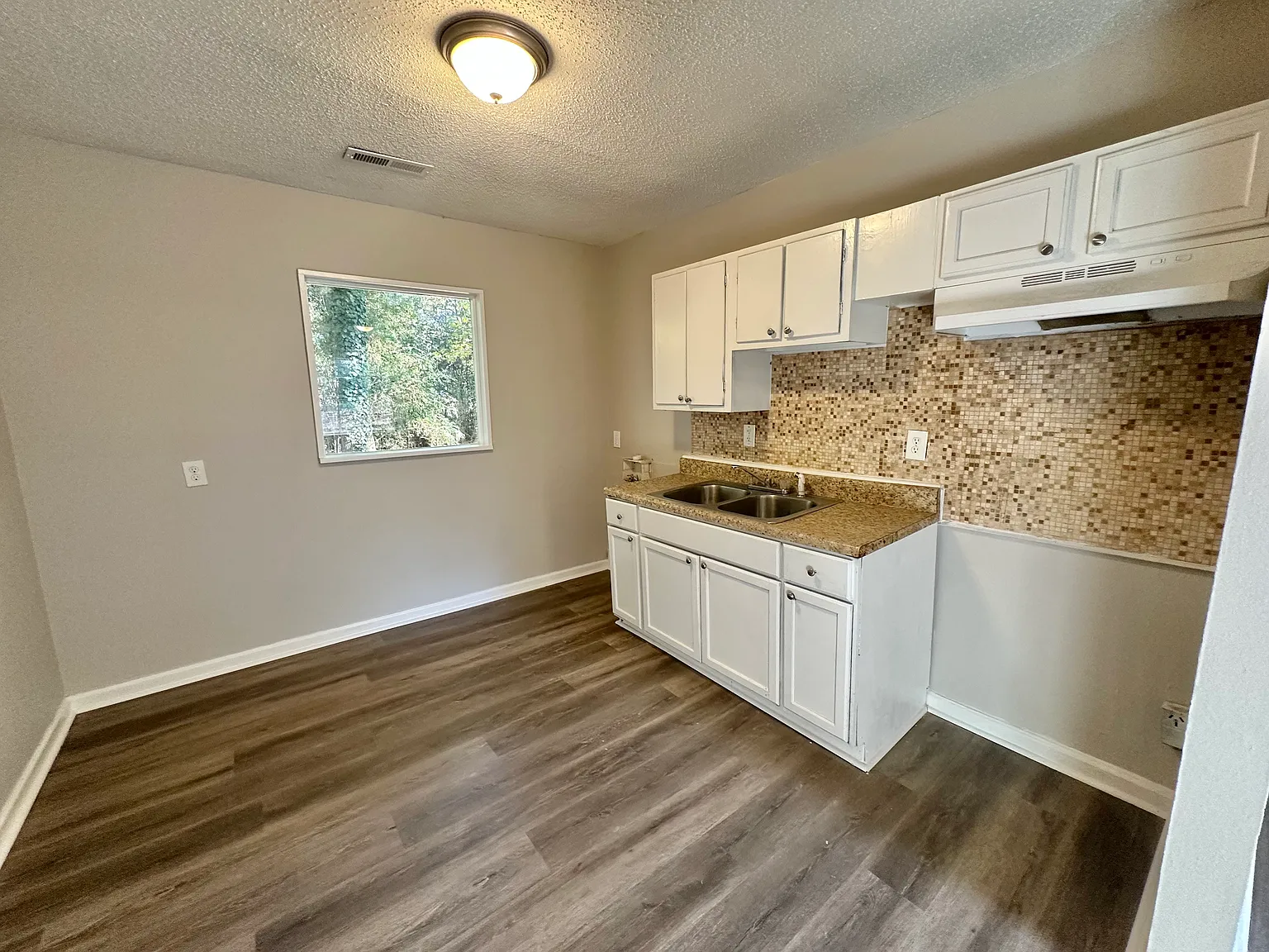 3 bed, 1044 sqft, $1,000 — Photo 4