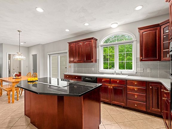 3rd image of 30 Sherwood Dr