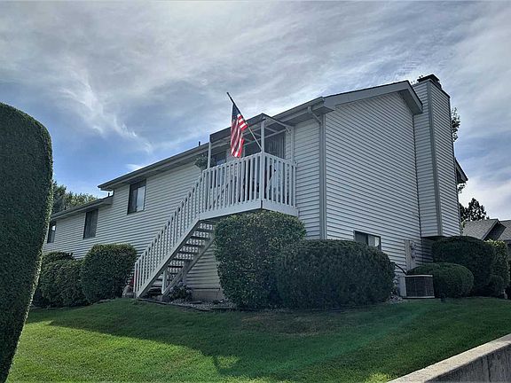 3rd image of 948 E Calkins Dr #948