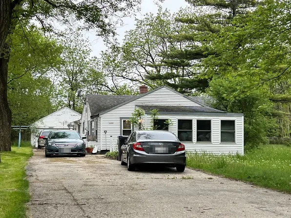 1206 Summerset Dr, Racine, WI 53406