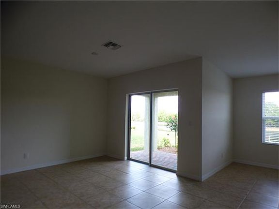 5th image of 15210 Yellow Wood Dr