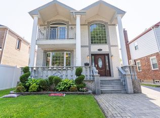 7312 195th St, Fresh Meadows, NY 11366