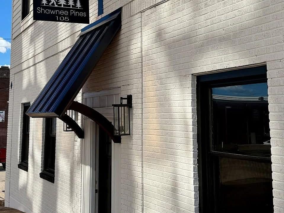 1st image of 105 E Poplar St #6