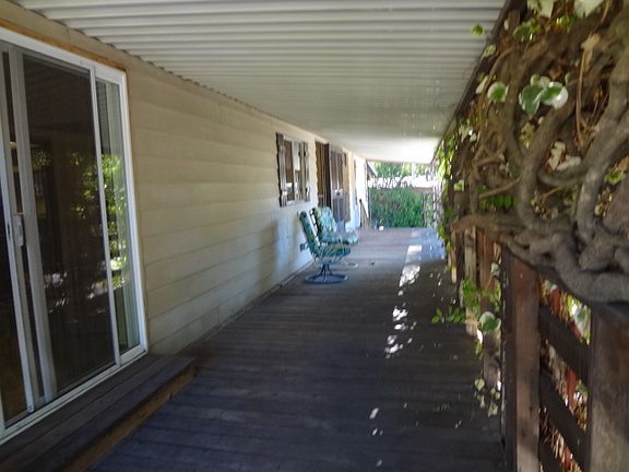 Covered entry w/Rdwd deck
