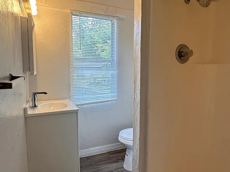 865 Winchester St — Photo 5