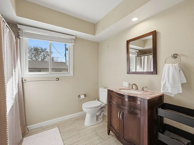1040 S Fulton St — Photo 23