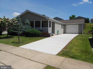 1033 Scenic View Dr, Schwenksville, PA 19473