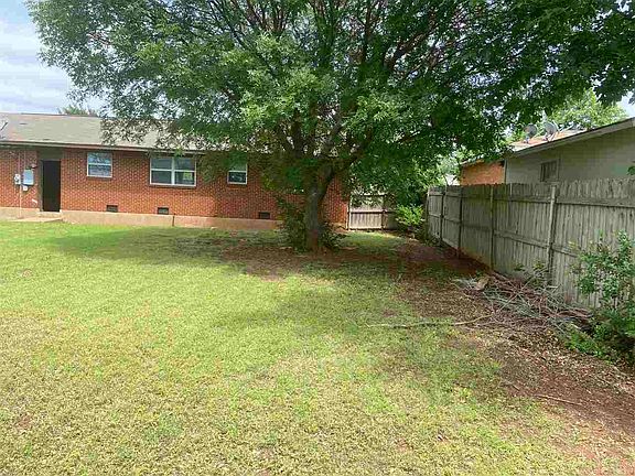4th image of 2812 NW 35th Pl