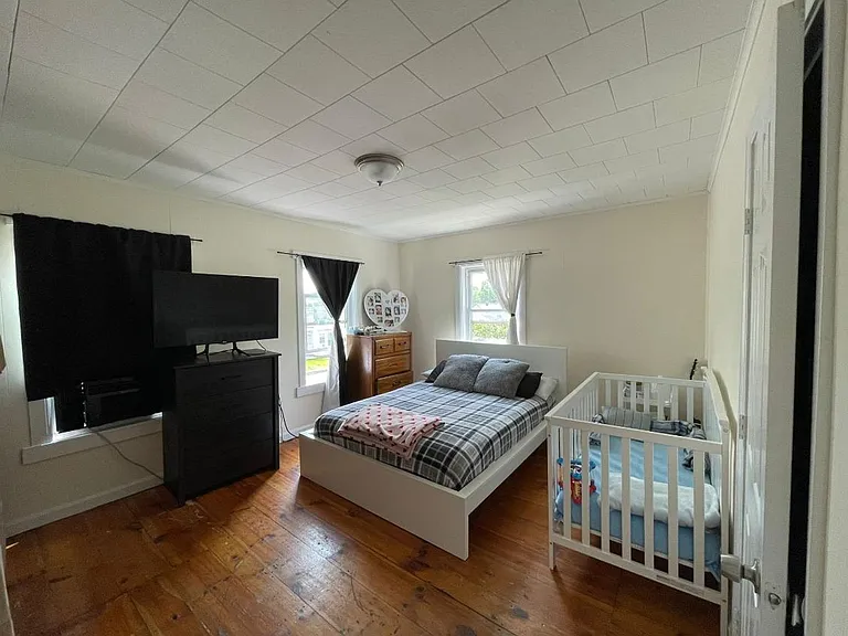 18 Cedar St — Photo 4