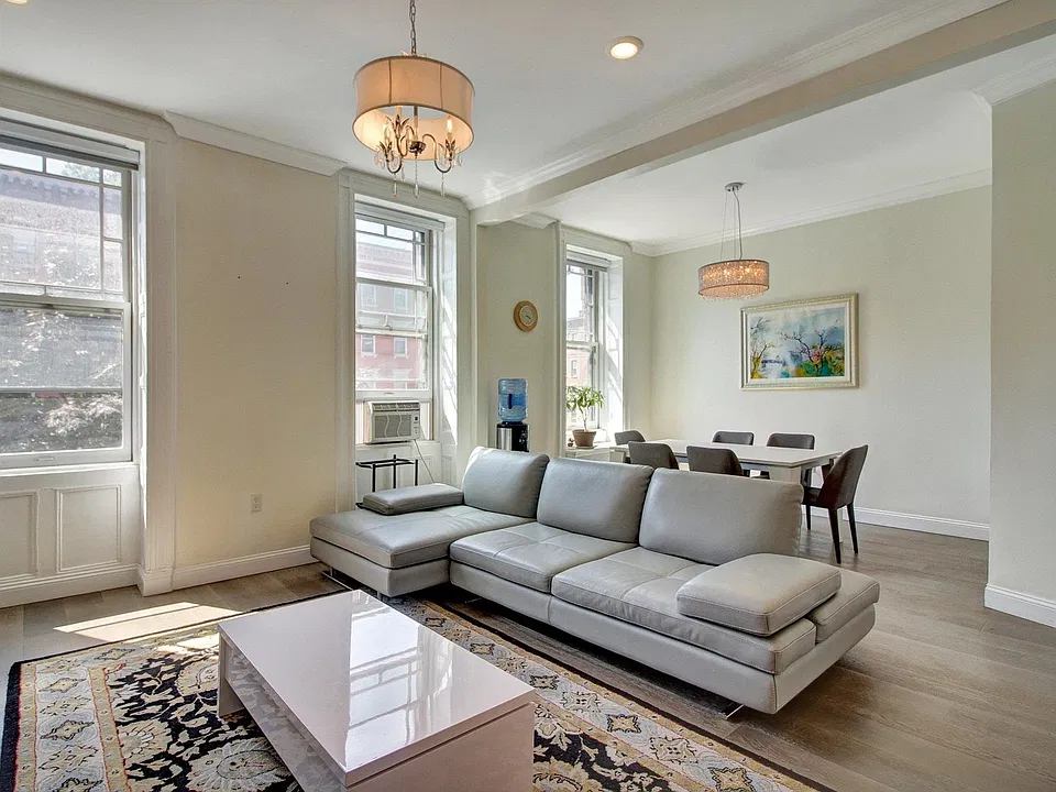 823 Washington St #2
